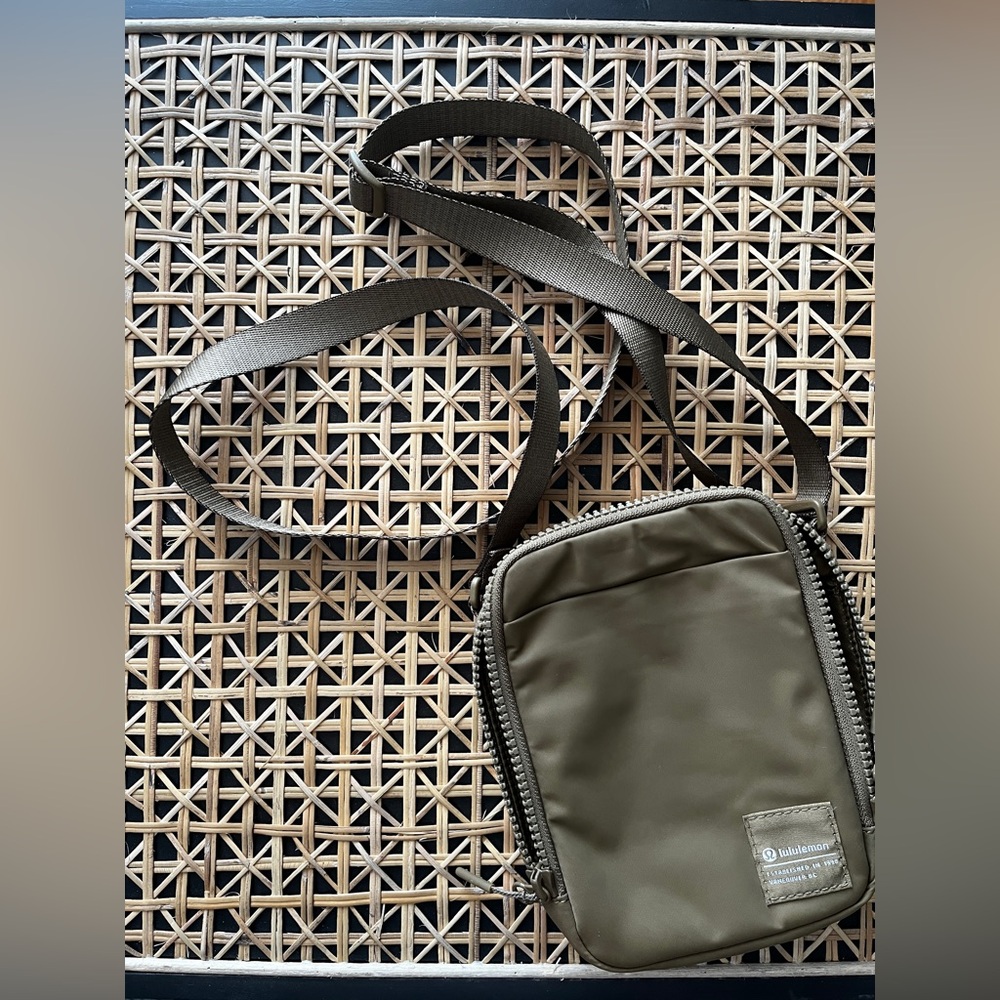 lululemon Easy Access Crossbody